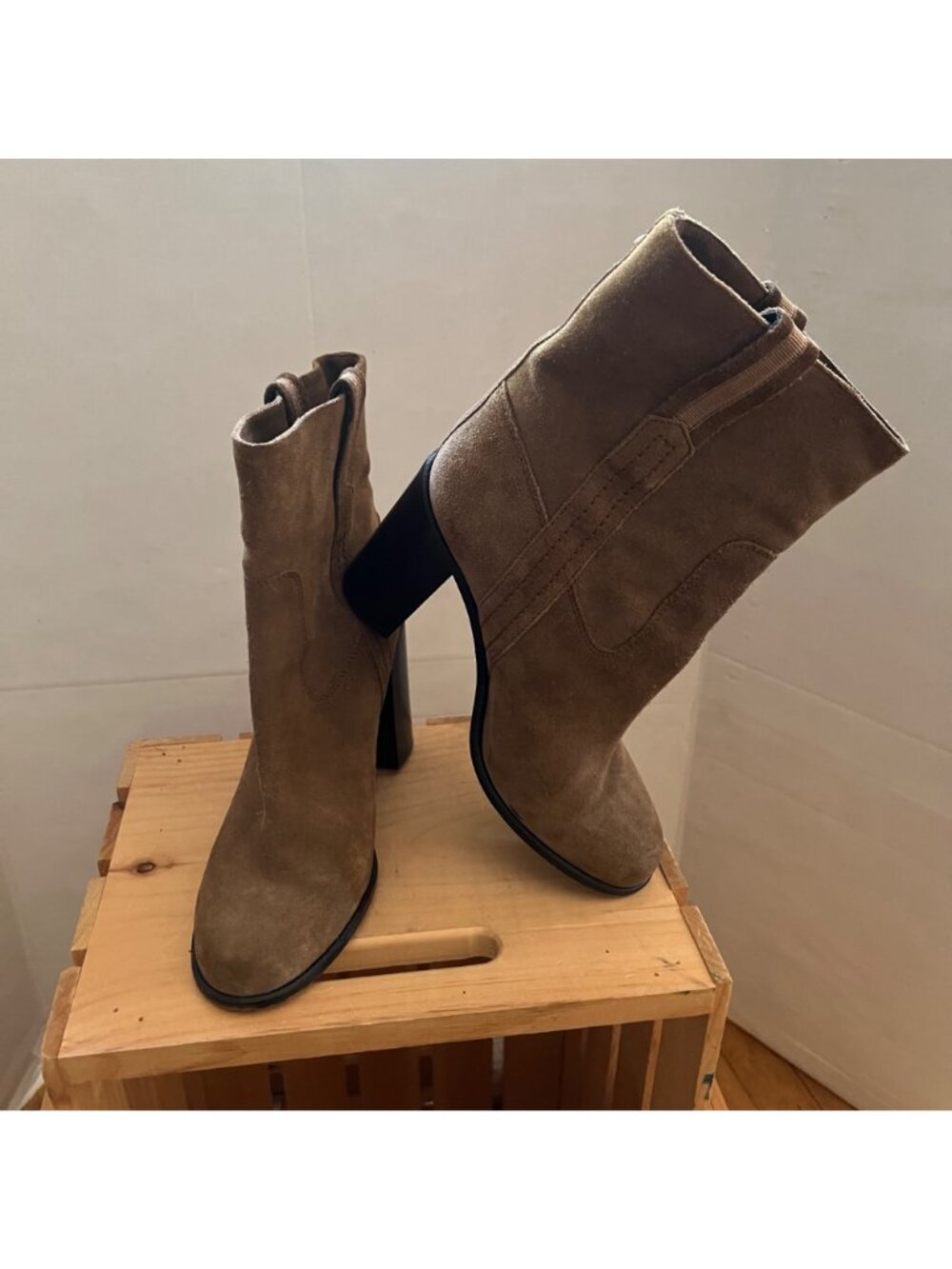 Kate Spade New York Size 9 Tobacco Brown Baise Suede Pull On Heeled Ankle Boots - Picture 10 of 16
